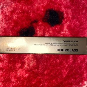 Hourglass Red lipstick